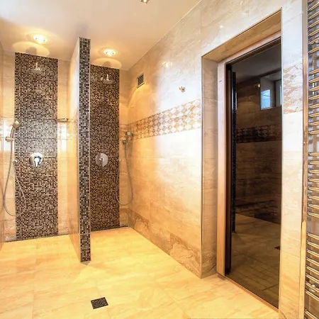 Grand - Business Boutique (adults Only) Otel